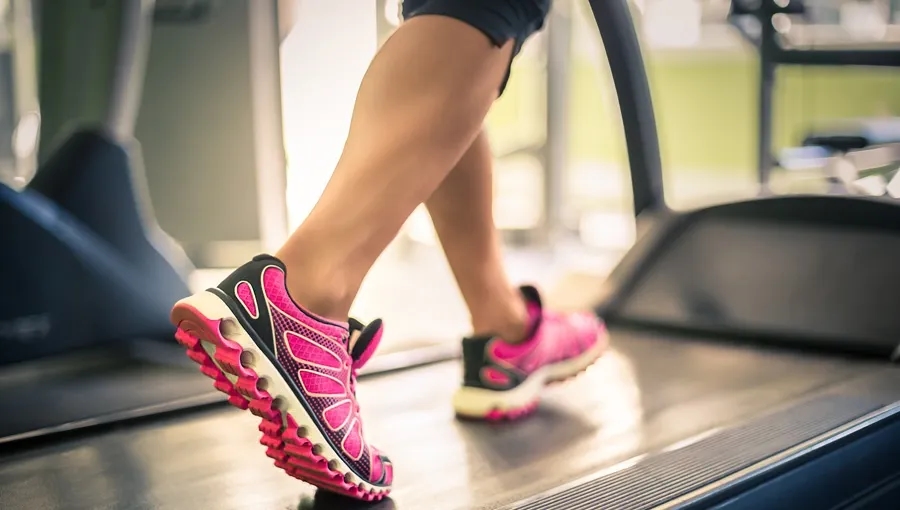 Bieganie na bieżni czy w terenie: co wybrać dla zdrowia i komfortu?