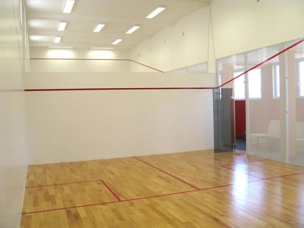 Gdzie zagrać w squash w Nowym Targu? Sprawdź najlepsze korty!