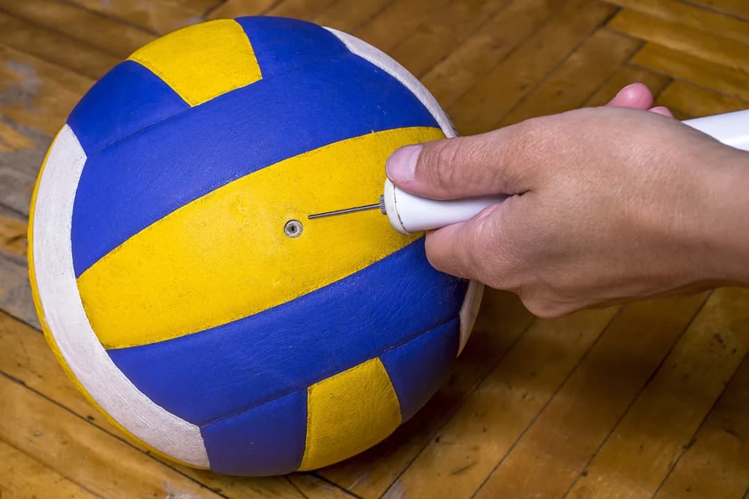 Jak napompować piłkę do siatkówki, aby uniknąć problemów z grą